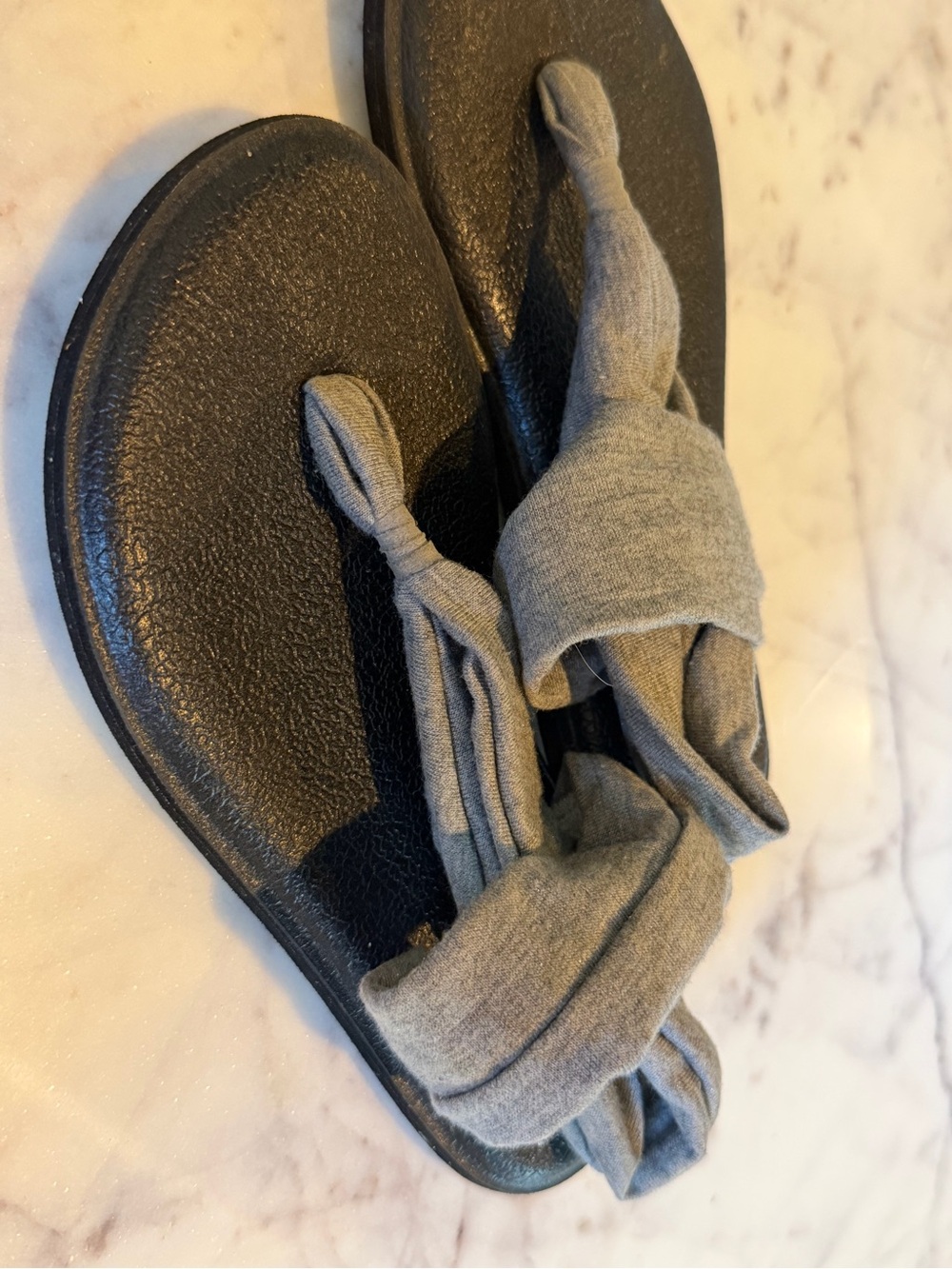 Sanuk Gray Yoga Flip-Flop Sandals - Girls 11-12